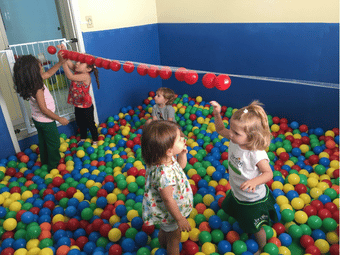 Sala de piscina de bolinhas