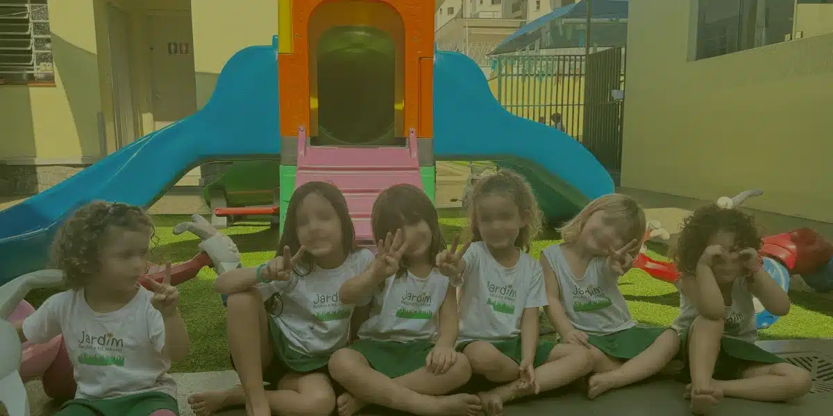 Espaço ao ar livre da escola